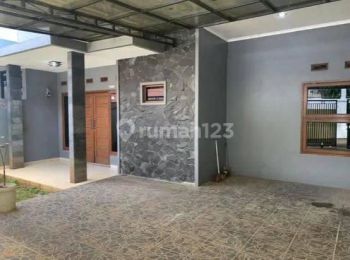 Disewakan Rumah 2 Lantai Siap Huni Dengan Lokasi Strategis Aman
