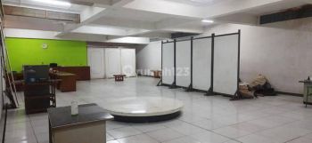 TOKO DAERAH CIATEUL / IBU INGGIT GARNASIH