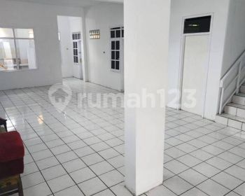 Disewakan rumah area sayap Surya Sumantri cocok untuk kantor