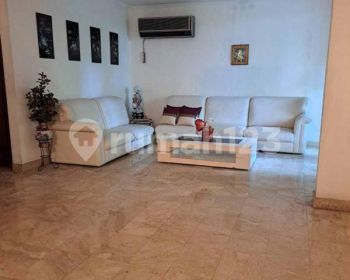 Disewakan Rumah Lokasi Strategis Di Kebayoran Lama Pd013080