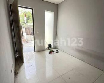 Disewakan Rumah pondok candra 2 lantai siap huni