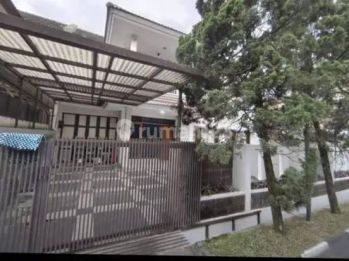 Rumah 2 Lantai Bagus SHM di Peta, Bandung