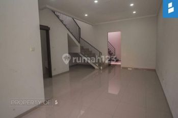 Rumah baru 2 lantai tengah kota