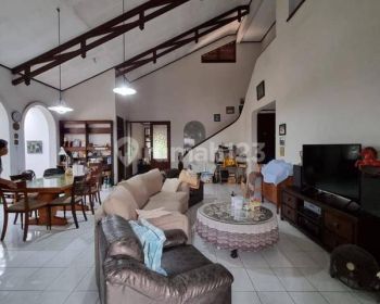 Rumah Lama Masih Terawat Di Komplek Cilandak