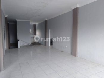 Ruko Strategis 3 Lantai di Kuta, Kawasan Ramai