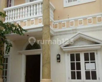 Disewakan rumah baguss di Malibu City Resort Cengkareng