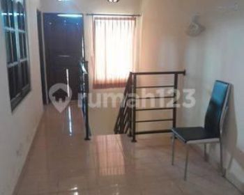 Disewakan rumah  lantai 2 lokasi renon