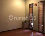 thumbnail-rumah-cantik-full-furnished-singgasana-pradana-mekar-wangi-6