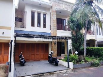 Rumah Townhouse dijual depan one bell park mall Fatmawati