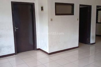 Disewakan / kontrak rumah tinggal bisa untuk kantor di turangga bandung shm