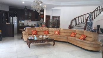 Rumah Baru Mewah 2 Lantai di Taman Kedoya Ada Kolam Renang