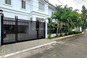 Rumah 3 Lantai Bagus di Antasari, Jakarta Selatan
