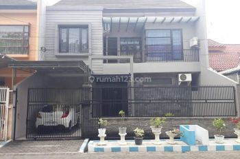 Rumah cantik 2 lantai siap huni