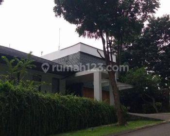 Rumah Lapangan Golf Diselatan Jakarta Dekat Keluar Tol