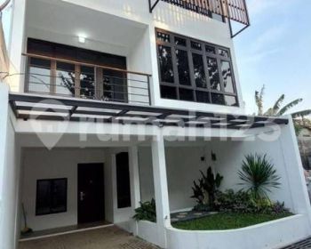 Rumah modern  3 lantai +rooftop dijati bening bekasi