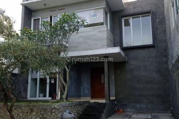 Rumah Modern di Cluster Ciwaruga Gegerkalong Pasteur Bandung Kota