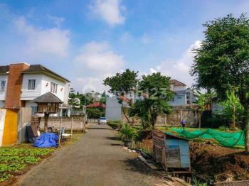 Samping Setiabudi Regensi, 4 Jutaaan Permeter