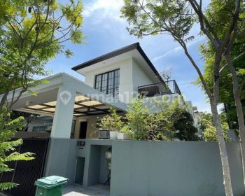 Rumah 2 Lantai Semi Furnished With Pool Cantik di Graha Natura
