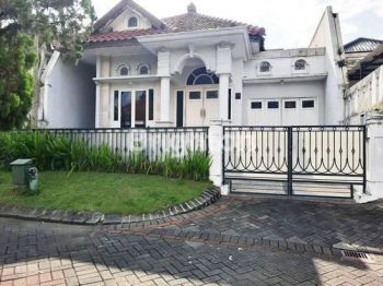 RUMAH DI ISTANA DIENG TIMUR