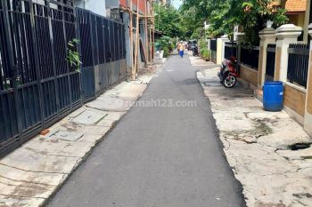 Disewakan Rumah 3 Lantai Jl Manggis Dekat Pasar Kopro Dan Jl Tj Duren Raya