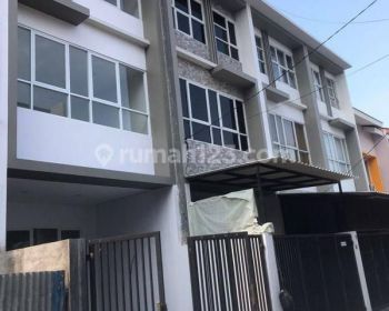 Rumah 3 Lantai SHM di Sunter, Jakarta Utara