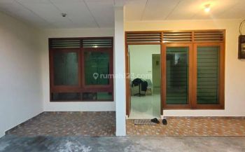 Rumah 2 Lantai Dekat Pasar Tebet, Dekat Kemana Mana