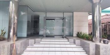 Gedung Disewa Terawat 3 Lantai di Mainroad Cicendo , Bandung