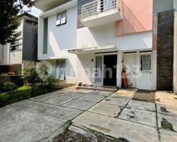 Rumah 2 Lantai Bagus Sekali Bersertifikat Di Kawasan Argenia Sentul City Bogor