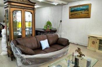 Ruko 3 Lantai Siap Pakai Nyaman di Mainroad Karapitan Bandung