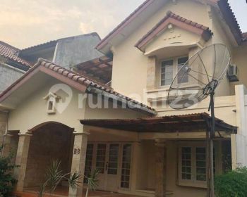 Rumah second 2 lantai dalam cluster di Ciputat Timur