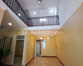 Disewakan rumah asri 1 1/2 lt hadap Selatan. Carpot 1 mobil, max ukuran Avanza