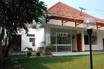 Dijual Rumah Vintage Asri Kawasan Menteng