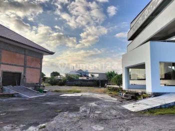 Bangunan Showroom Dan Gudang di Bypass Sanur, Lokasi Strategis