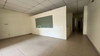 Ruko di Business Park Kebon Jeruk, Kebon Jeruk 267 m² Semi Furnished HGB - Hak