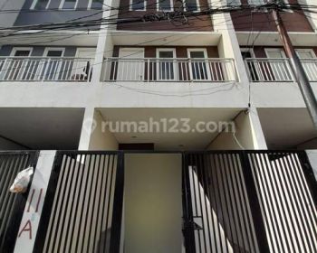 Rumah baru minimalis strategis di duri kepa(DK72)