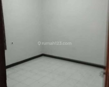 Disewakan Rumah 2 Lantai Minimalis Tengah Kota di Sayap Ciateul