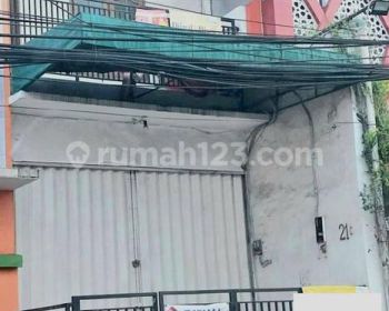 Ruko minimalis  di tengah keramaian di Jalan Abdullah safei