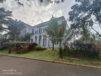 Rumah Mewah di Cluster The Tiara Summarecon Serpong