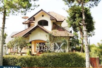 Villa Full Furnished View Keren Lokasi Strategis di Panderman Hills Boulevard