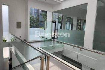 Ruang Kantor 2 Lantai Lux Modern Minimalis Sayap Pasirkaliki