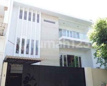 Rumah Graha Family Dekat Citraland, Pakuwon Indah, Wiyung