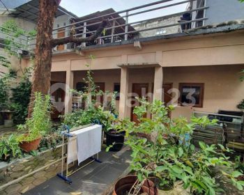 RUMAH LAMA TERAWAT DIJUAL CEPAT LOKASI STRATEGIS DAERAH JAKARTA BARAT