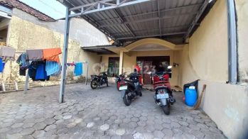 Rumah kost aktif di Sekaran