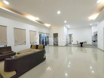 Dikontrakan rumah bagus fullfurnished  di sentul city