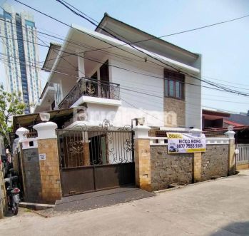 RUMAH KOMPLEK TAMAN RATU DEKAT GREEN VILLE