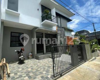 Rumah Baru Hoek Minimalis Modern Lokasi Strategis Di BSD City