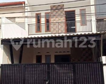 Rumah 2 Lantai Bagus di Harapan Indah, Bekasi