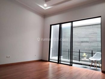 Dijual Rumah Baru di Singgasana Pradana 2 Lantai Minimalis Modern