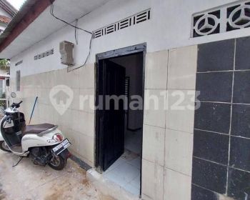 Rumah mungil sangat stategis di asem baris