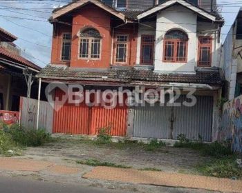 RUKO GANDENG SIAP PAKAI UNTUK USAHA, LOKASI PINGGIR JALAN DAN STRATEGIS